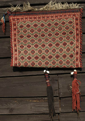 Qashqa'i bag in weft-substitution weave - opens jpg in same window