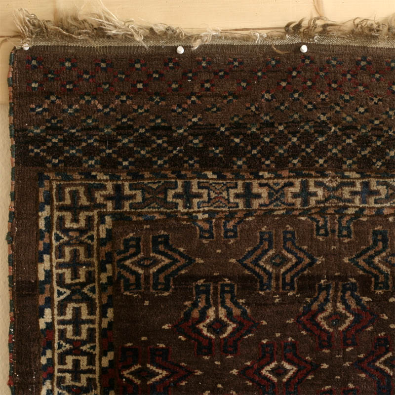 yomud turkmen rug, top-left corner  /